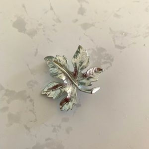 Silver maple leaf brooch